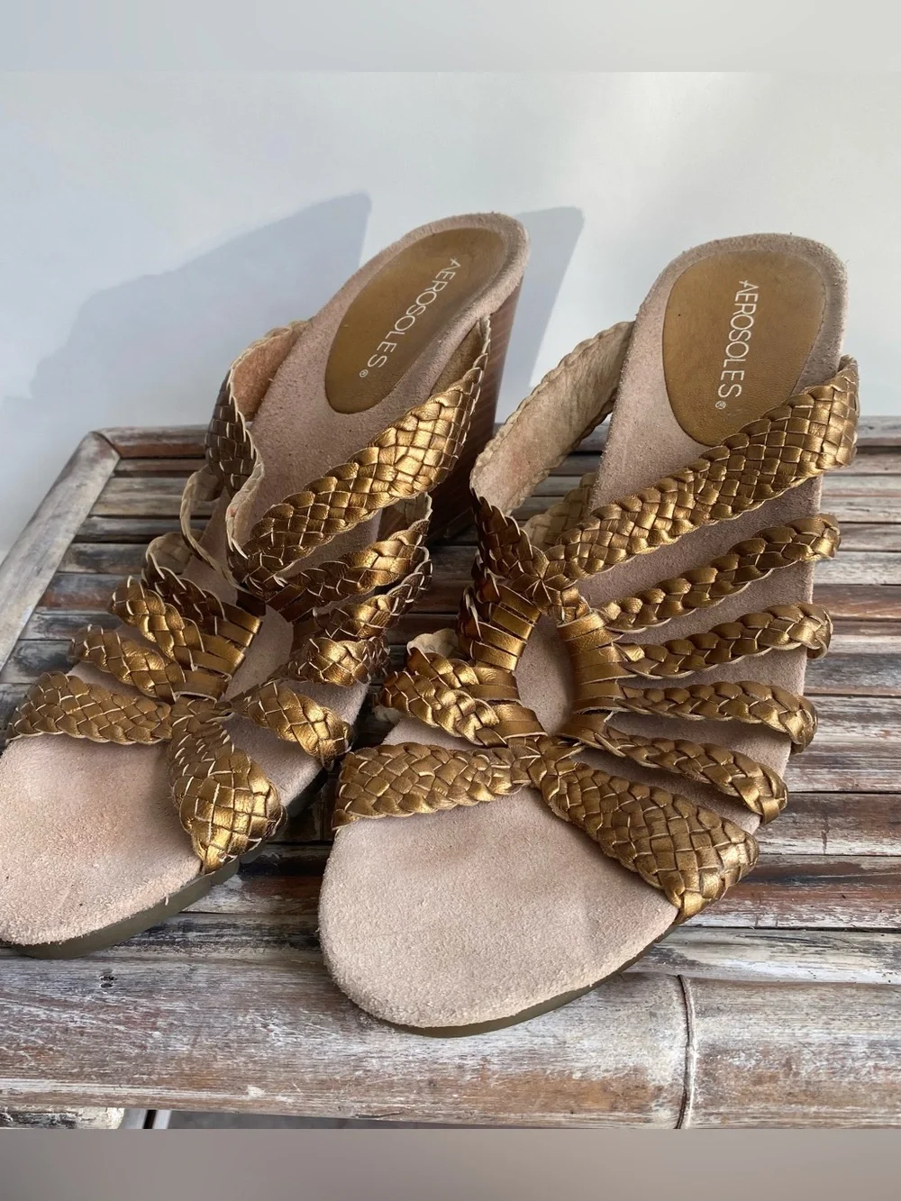AEROSOLES brand gold